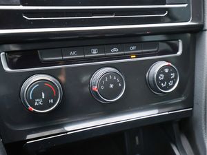 Volkswagen Golf Variant VII Trendline 1.6 TDI Klima Blue 15 navigation