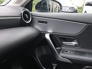 Mercedes-Benz A 250 e Limousine 18 navigation