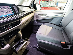 Volkswagen T7 California 2.0 TDI Beach Camper 22 navigation