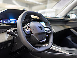 Peugeot 308 Allure HYBRID 136 e-DSC6 17 navigation