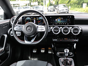 Mercedes-Benz CLA 200 SB AMG 9 navigation