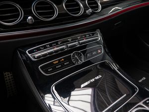 Mercedes-Benz E 63 AMG T 4M+ Vmax Wide Distr LED HUD Navi S 20 navigation