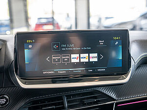 Peugeot 2008 2008e GT 9 navigation