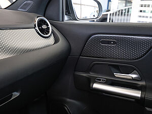 Mercedes-Benz GLA 200 Progressive Advanced 17 navigation