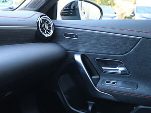 Mercedes-Benz CLA 200 Coupé AMG Line 17 navigation
