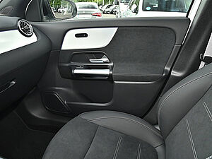 Mercedes-Benz GLA 200 AMG Line 13 navigation