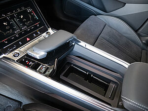 Audi Q8 e-tron Q8 S line 50 e-tron quattro 17 navigation
