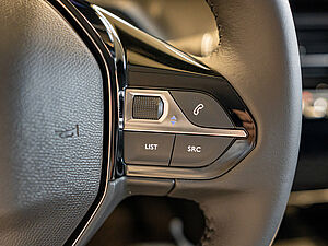 Peugeot 208 Neuer Allure PureTech 100 16 navigation