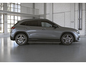 Mercedes-Benz GLA 250 AMG Line 5 navigation