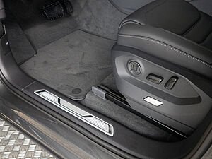 Volkswagen Touareg Elegance 3.0 TDI 4M 29 navigation