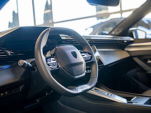 Peugeot 408 GT HYBRID 225 e-EAT8 16 navigation