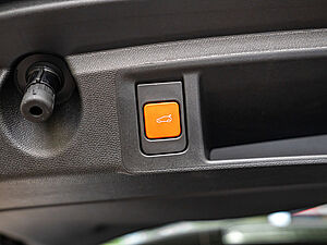 Peugeot 308 SW GT HYBRID 136 e-DSC6 20 navigation