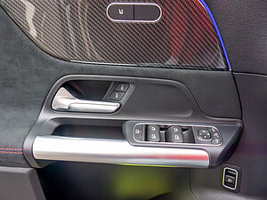 Mercedes-Benz GLA 180 Edition AMG Line 27 navigation