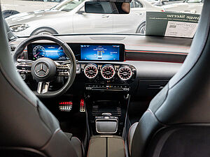 Mercedes-Benz CLA 250 e Coupé AMG Sport Edition 8 navigation