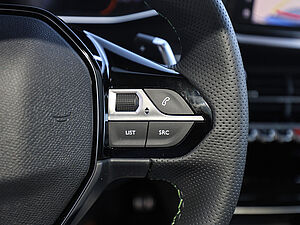 Peugeot 2008 GT HYBRID 145 e-DSC6 20 navigation
