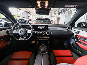 Mercedes-Benz A 35 AMG 4M 8 navigation