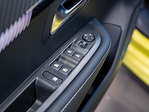 Peugeot 208 Neuer Allure PureTech 100 22 navigation