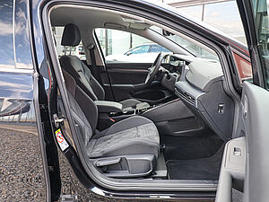 Volkswagen Golf VIII 1.5 e TSI Style DSG 2 navigation