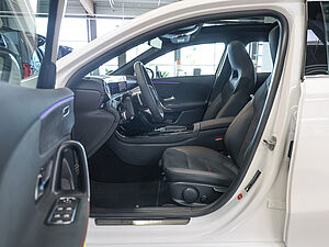 Mercedes-Benz A 180 AMG Advanced Plus 9 navigation
