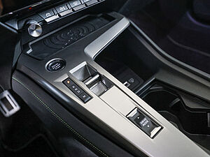 Peugeot 408 GT HYBRID 145 e-DSC6 15 navigation