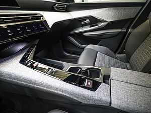 Peugeot 5008 Allure HYBRID 136 e-DSC6 20 navigation