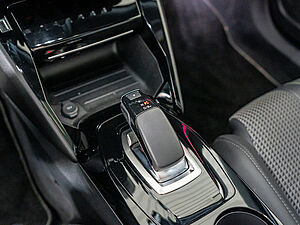 Peugeot 2008 2008e GT 12 navigation