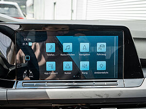 Volkswagen Golf VIII Style 1,5 l eTSI DSG 13 navigation