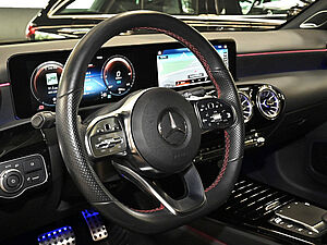 Mercedes-Benz A 250 e AMG Line 28 navigation