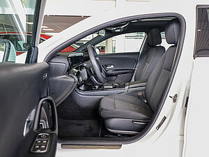 Mercedes-Benz A 250 e 10 navigation