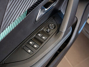 Peugeot 2008 Allure Pack 1.2 PureTech 130 19 navigation