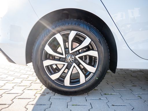 Volkswagen Golf VIII Life 2.0 TDI DSG ACTIVE SHZ LED ACC 8