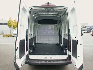 Maxus eDELIVER 9 KA L3H3 72 kWh 32 navigation