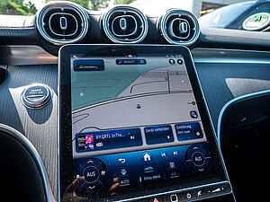 Mercedes-Benz C 200 T AMG Line 9 navigation
