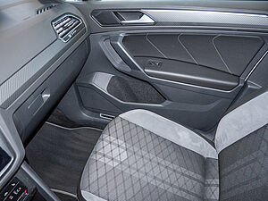 Volkswagen Tiguan 1.4 eTSI R-Line eHybrid 17 navigation