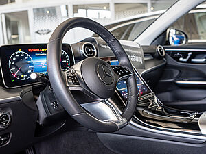 Mercedes-Benz C 300 e T Avantgarde Advanced Plus 17 navigation