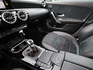 Mercedes-Benz CLA 200 SB AMG 17 navigation