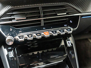 Peugeot 2008 GT HYBRID 145 e-DSC6 11 navigation