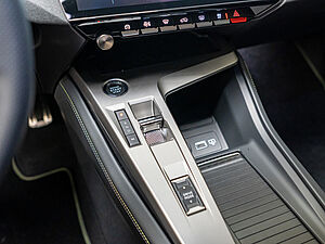 Peugeot 408 GT HYBRID 136 e-DSC 11 navigation