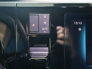 Volkswagen T7 California 2.0 TDI Beach Camper 44 navigation