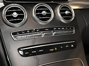 Mercedes-Benz C 220 d Cabrio AMG Line 13 navigation
