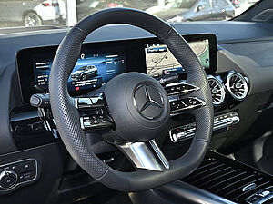 Mercedes-Benz GLA 220 4M AMG Line 28 navigation