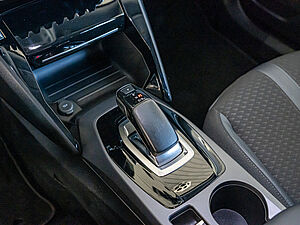 Peugeot 2008 e-Allure Elektromotor 136 12 navigation