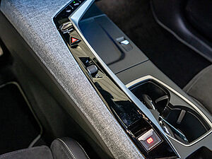 Peugeot 5008 GT HYBRID 136 e-DSC6 11 navigation