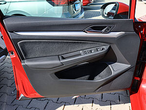 Volkswagen Golf VIII Variant Life 1,5 l TSI 31 navigation