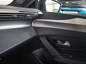 Peugeot 408 GT HYBRID 145 e-DSC6 18 navigation