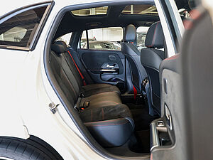 Mercedes-Benz GLA 35 AMG 4M Premium 4 navigation
