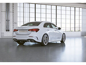 Mercedes-Benz A 200 Limo AMG 3 navigation