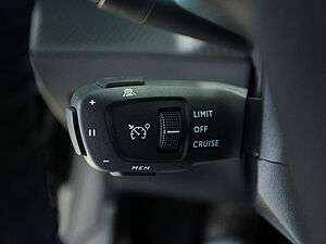 Peugeot 208 Neuer Allure PureTech 100 31 navigation
