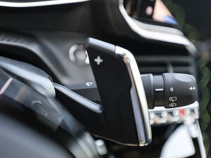 Peugeot 2008 GT HYBRID 145 e-DSC6 27 navigation