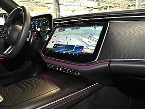 Mercedes-Benz E 220 T d AMG Line 9 navigation